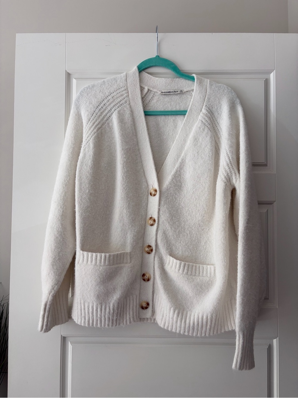 Abercrombie & Fitch Cream Button-Front V-Neck Pocket Cardigan